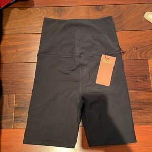 Girlfriend Collective seamless maternity bike shorts NWT